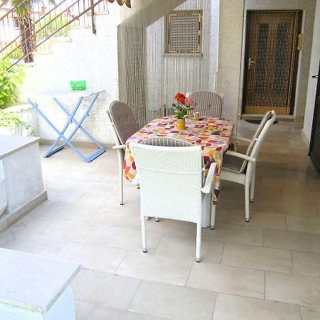 Apartment Zora Кърк Екстериор снимка