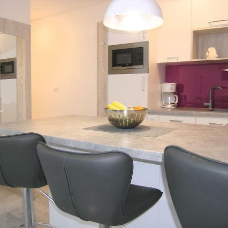 Apartment Zora Кърк Екстериор снимка