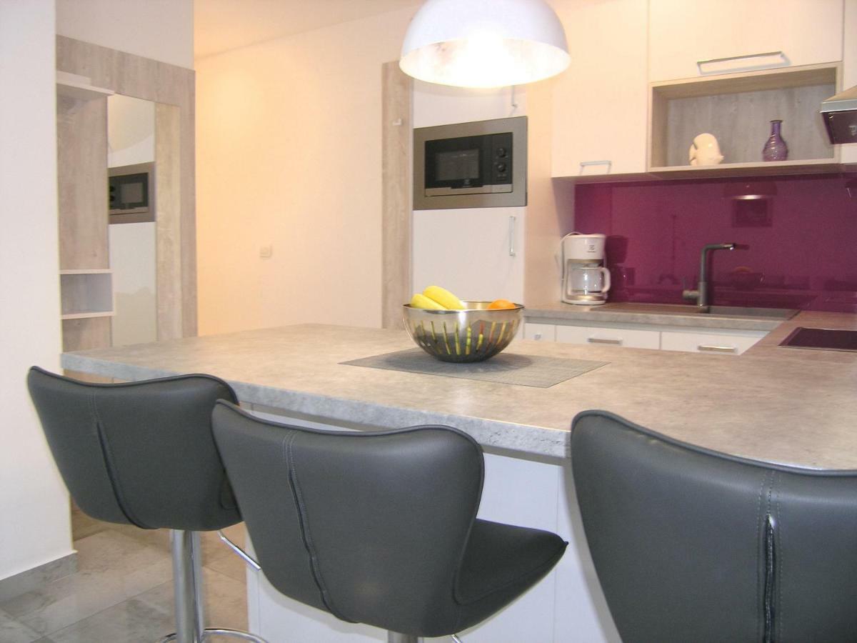 Apartment Zora Кърк Екстериор снимка