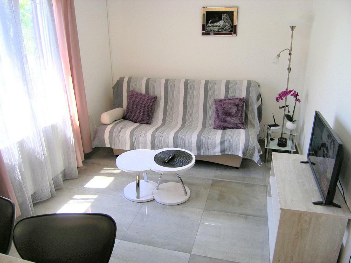 Apartment Zora Кърк Екстериор снимка