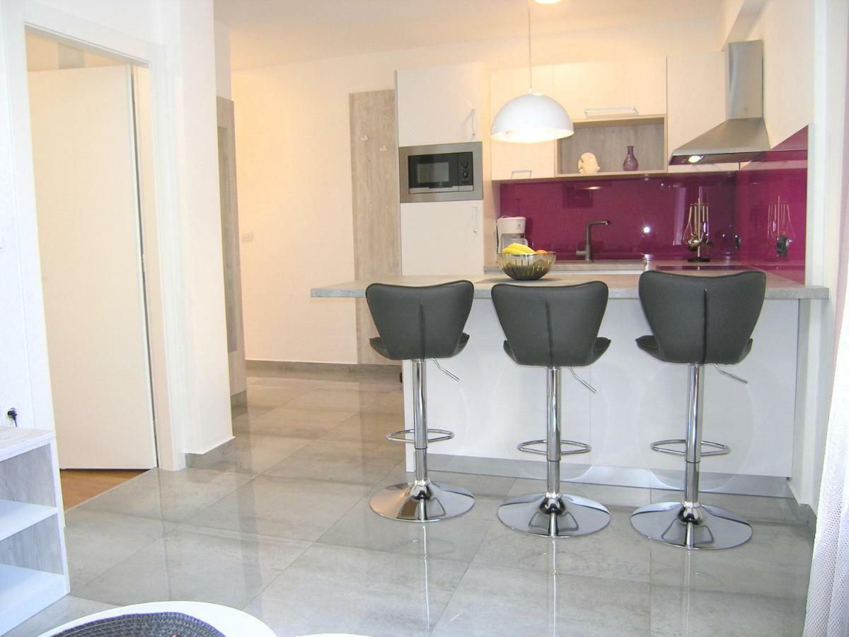 Apartment Zora Кърк Екстериор снимка