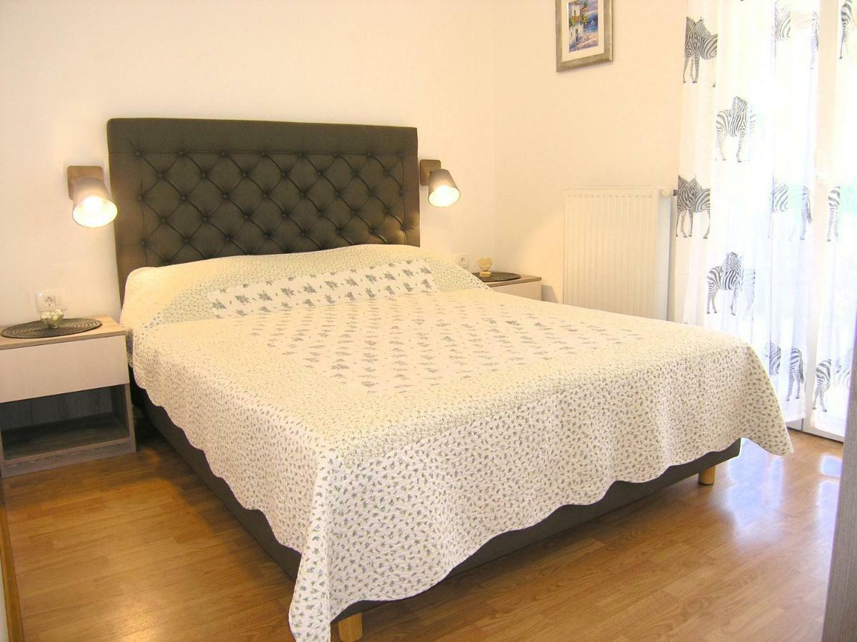 Apartment Zora Кърк Екстериор снимка